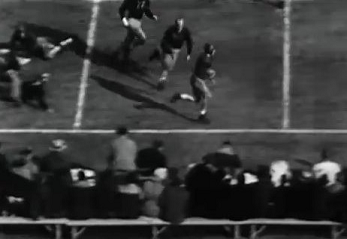 Pittsburgh halfback Marshall Goldberg carrying for a 22 yard gain against Washington in the 1937 Rose Bowl