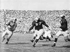 1943 Notre Dame - Michigan football game, Creighton Miller carrying the ball for Notre Dame