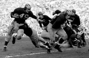 Michigan halfback Bob Chappuis carrying the ball in the 1948 Rose Bowl