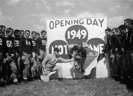 Notre Dame's 1949 football team opens practice