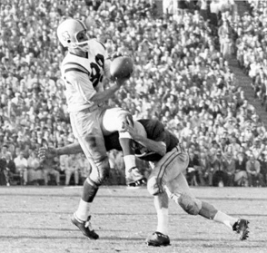 Ron Stover catching the ball for Oregon in the 1958 Rose Bowl