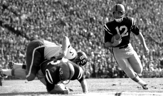 Jake Gibbs carrying the ball for Mississippi in the 1961 Sugar Bowl