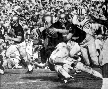 Washington advancing the ball against Minnesota in the 1961 Rose Bowl