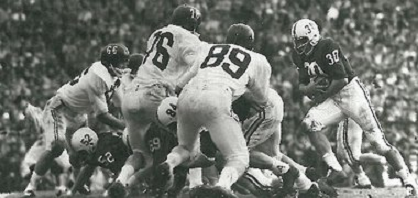 Alabama fullback Mike Fracchia carrying the ball in the 1962 Sugar Bowl