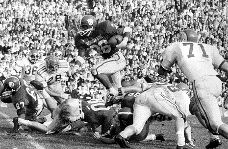 Michigan State running back Clint Jones carrying against Ohio State in 1965