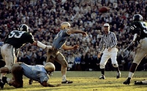 1966 Rose Bowl, UCLA quarterback Gary Beban throwing the ball against Michigan State